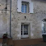 펜션 Calme Avec Parking Gratuit - Proche Angouleme Linars