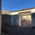 Calme Avec Parking Gratuit - Proche Angouleme *