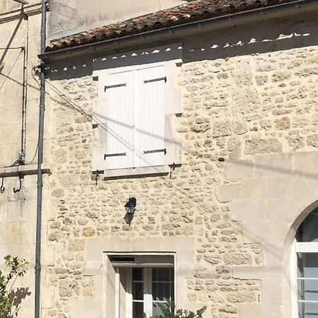 度假居 Calme Avec Parking Gratuit - Proche Angouleme Linars
