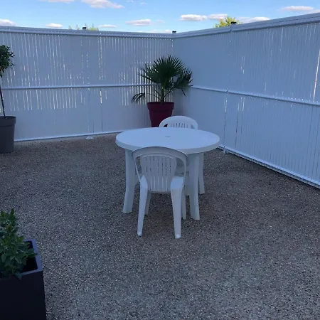 Calme Avec Parking Gratuit - Proche Angouleme *