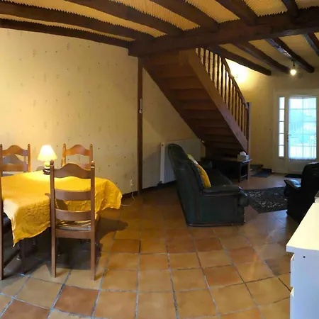 Calme Avec Parking Gratuit - Proche Angouleme * Linars