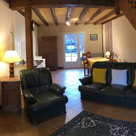 Calme Avec Parking Gratuit - Proche Angouleme Ferienhaus
