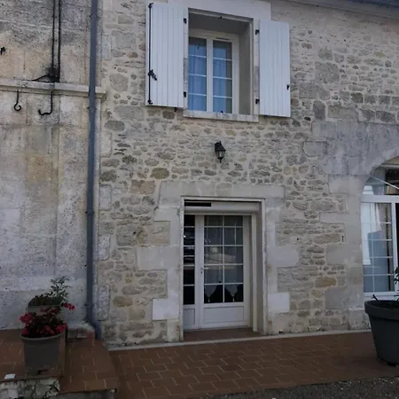 度假居 Calme Avec Parking Gratuit - Proche Angouleme Linars