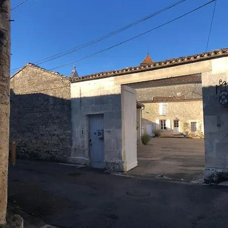 Calme Avec Parking Gratuit - Proche Angouleme *